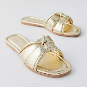 Like new Seychelles Shades Of Cool Sandal in Gold Metallic flat slip on slide